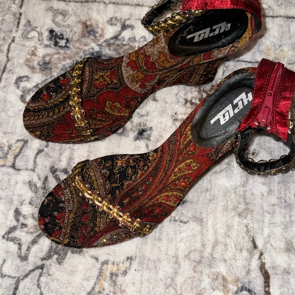 HPLA Women's Red Paisley Sandals - Picture 6 of 6